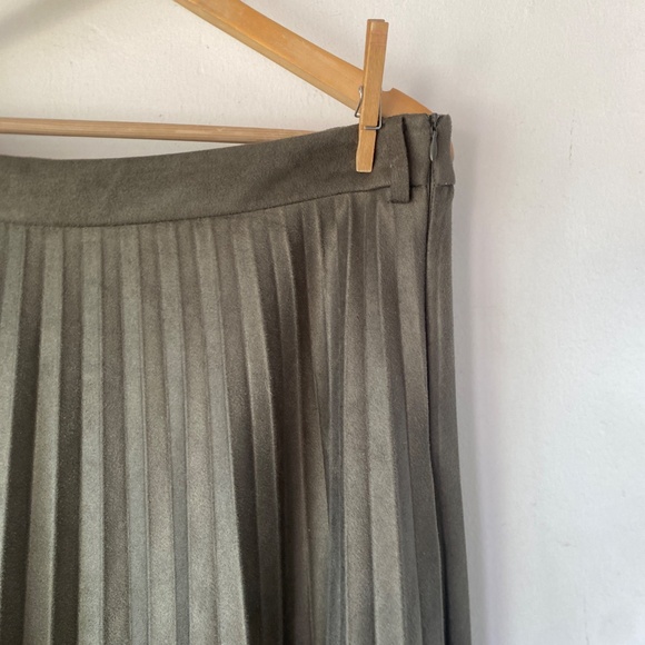 Zara XL Pleated Faux Suede Skirt - Picture 5 of 14